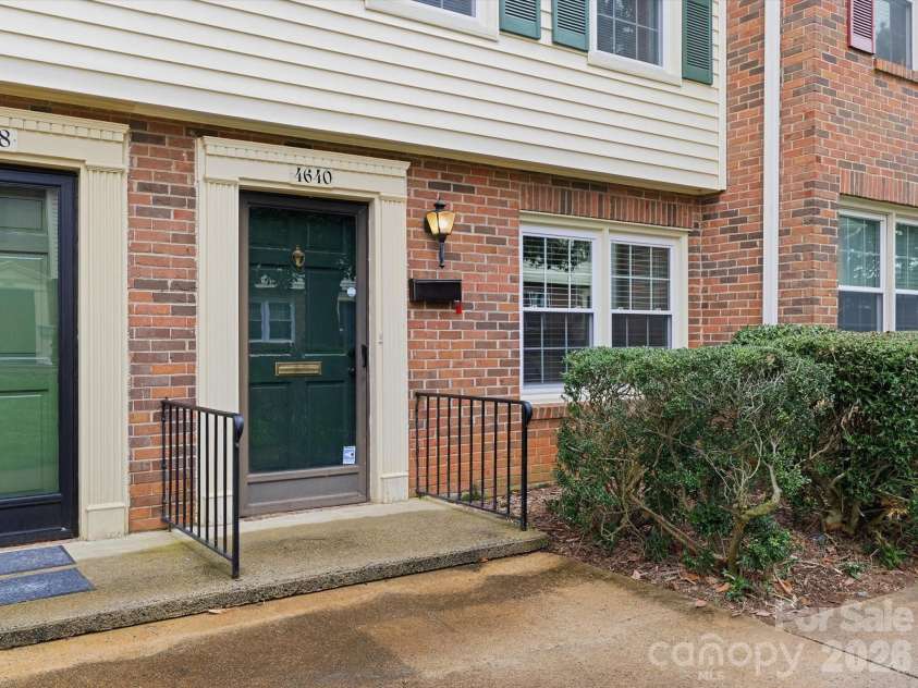 4640 Old Lantern Way, Charlotte, NC 28212.  MLS# CAR4355052, YatesRealty ID 22106. 