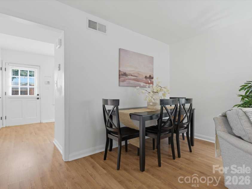 4640 Old Lantern Way, Charlotte, NC 28212.  MLS# CAR4355052, YatesRealty ID 22106. 