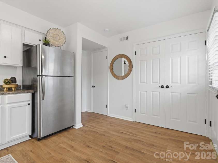 4640 Old Lantern Way, Charlotte, NC 28212.  MLS# CAR4355052, YatesRealty ID 22106. 