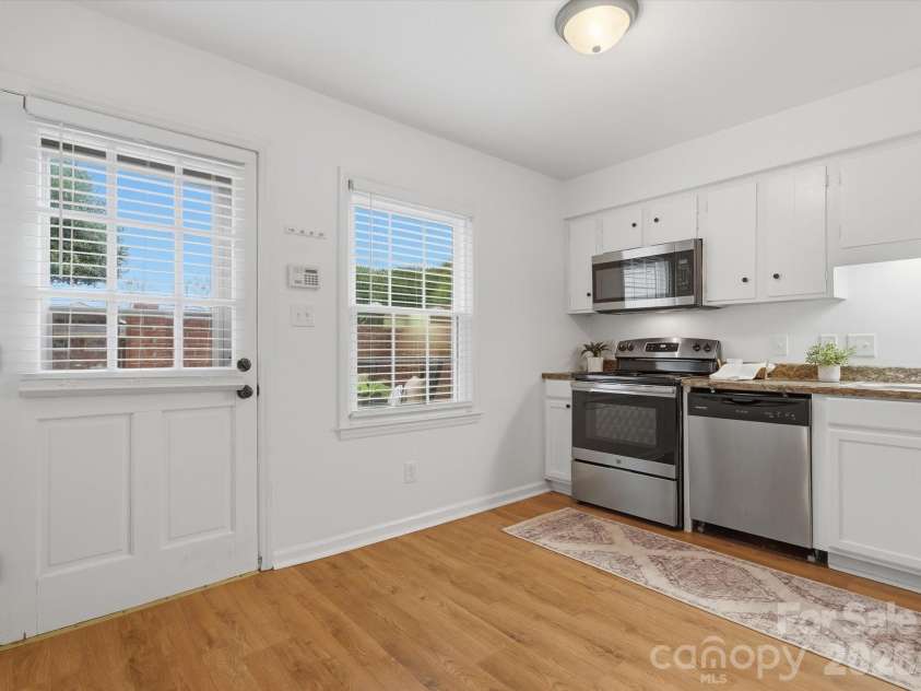4640 Old Lantern Way, Charlotte, NC 28212.  MLS# CAR4355052, YatesRealty ID 22106. 