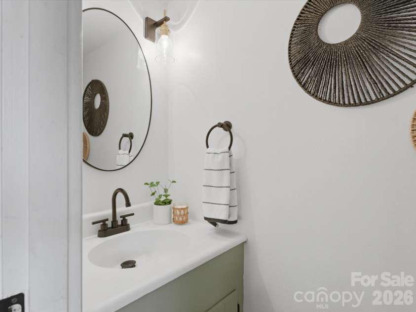 4640 Old Lantern Way, Charlotte, NC 28212.  MLS# CAR4355052, YatesRealty ID 22106. 