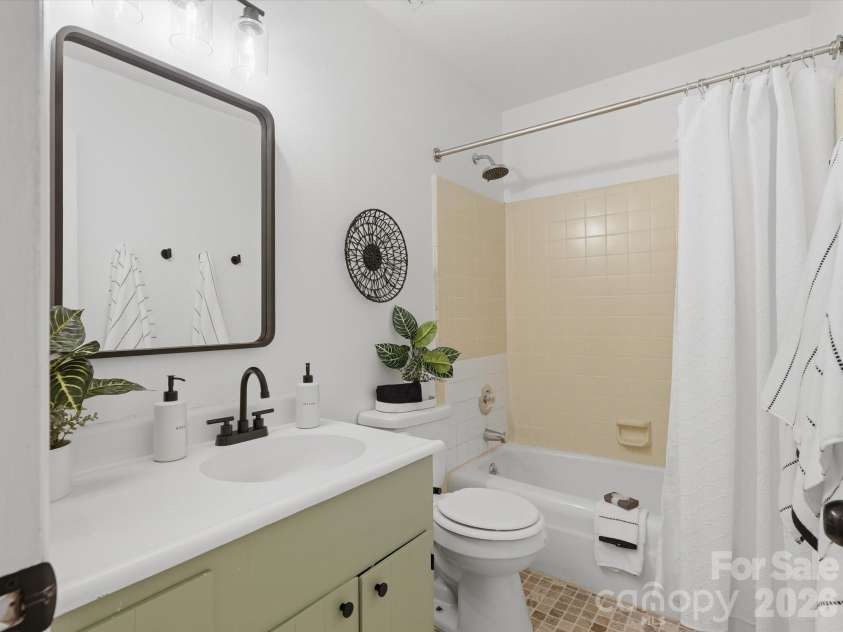 4640 Old Lantern Way, Charlotte, NC 28212.  MLS# CAR4355052, YatesRealty ID 22106. 