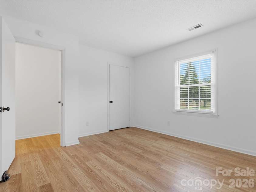 4640 Old Lantern Way, Charlotte, NC 28212.  MLS# CAR4355052, YatesRealty ID 22106. 