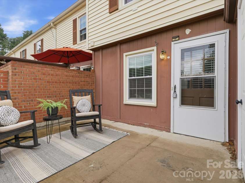 4640 Old Lantern Way, Charlotte, NC 28212.  MLS# CAR4355052, YatesRealty ID 22106. 