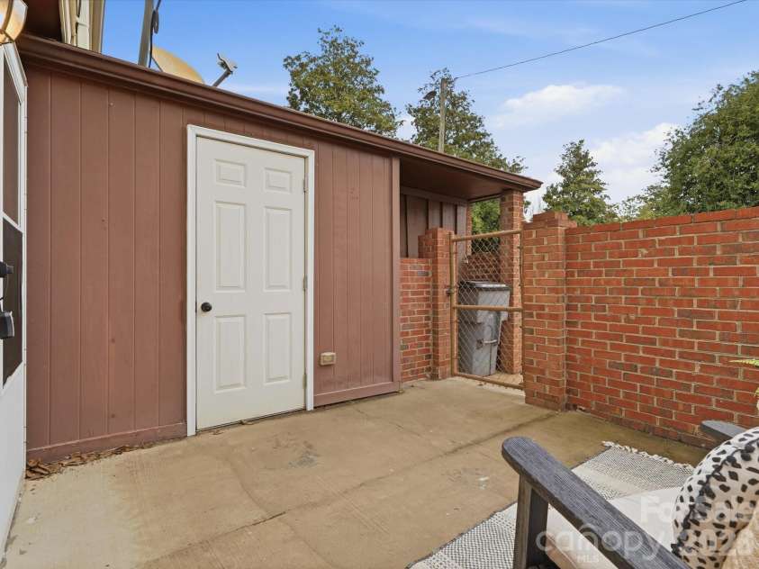 4640 Old Lantern Way, Charlotte, NC 28212.  MLS# CAR4355052, YatesRealty ID 22106. 