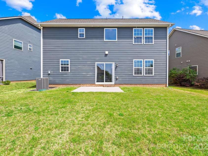 3022 Oakmere Road, Waxhaw, NC 28173.  MLS# CAR4249075, YatesRealty ID 22108. Enjoy outdoor living with a flat yard and plenty of space for entertaining, play, or relaxation.