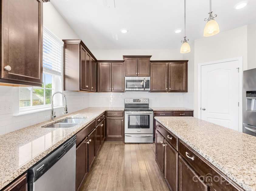 3022 Oakmere Road, Waxhaw, NC 28173.  MLS# CAR4249075, YatesRealty ID 22108. The heart of the home—this kitchen opens to the family room and dining area, making it ideal for entertaining and everyday living.