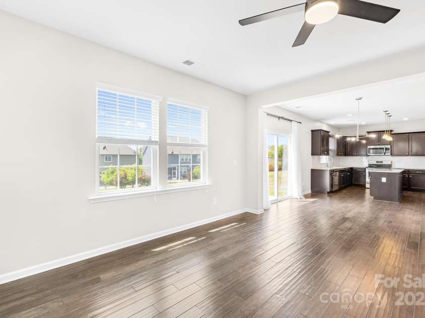 3022 Oakmere Road, Waxhaw, NC 28173.  MLS# CAR4249075, YatesRealty ID 22108. This inviting living area is filled with warmth—perfect for movie nights, quiet mornings, or game-day entertaining.