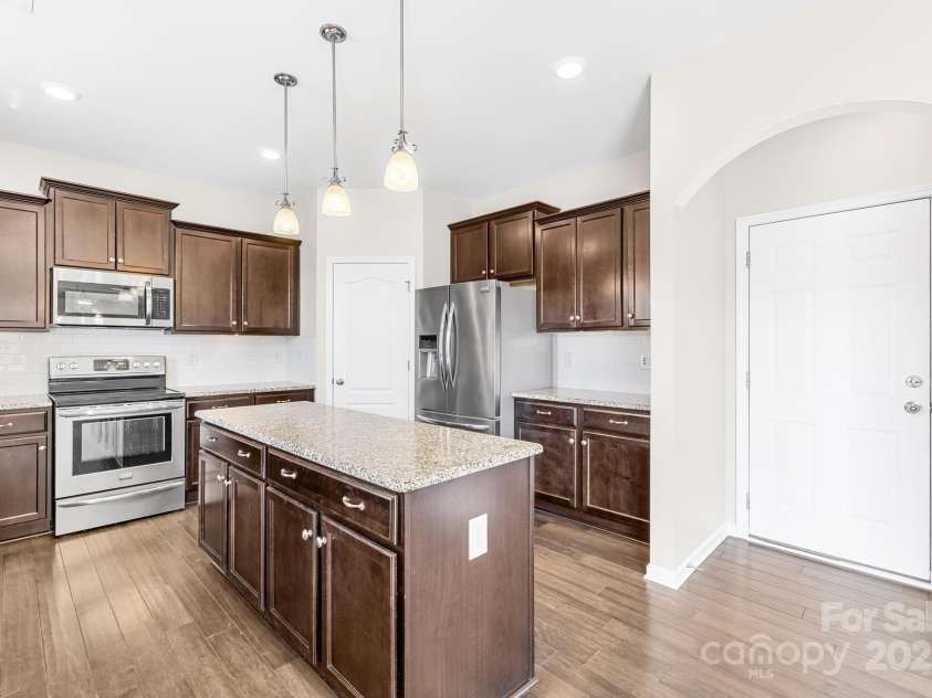 3022 Oakmere Road, Waxhaw, NC 28173.  MLS# CAR4249075, YatesRealty ID 22108. This kitchen features stainless steel appliances, granite countertops, and a island perfect for meal prep and gathering.