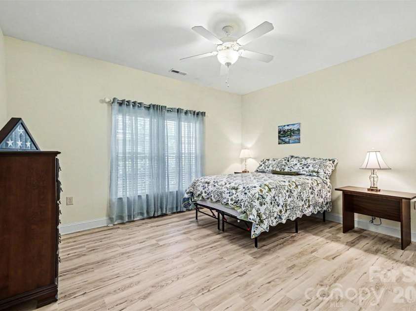 908 Davie Avenue, Statesville, NC 28677.  MLS# CAR4377914, YatesRealty ID 22108. 2nd Bedroom with Easy Access to Hall Bath