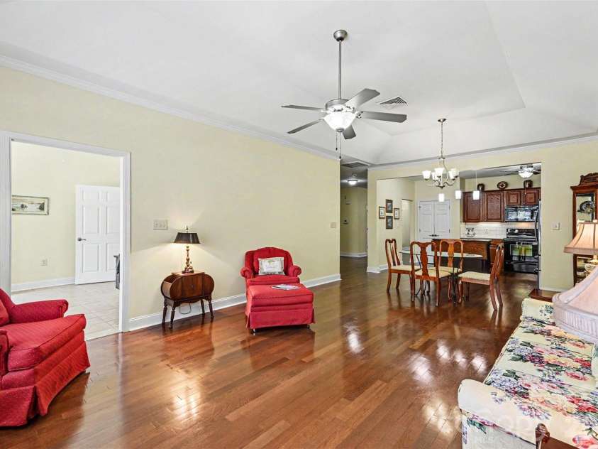 908 Davie Avenue, Statesville, NC 28677.  MLS# CAR4377914, YatesRealty ID 22108. Ample Furniture Space 
