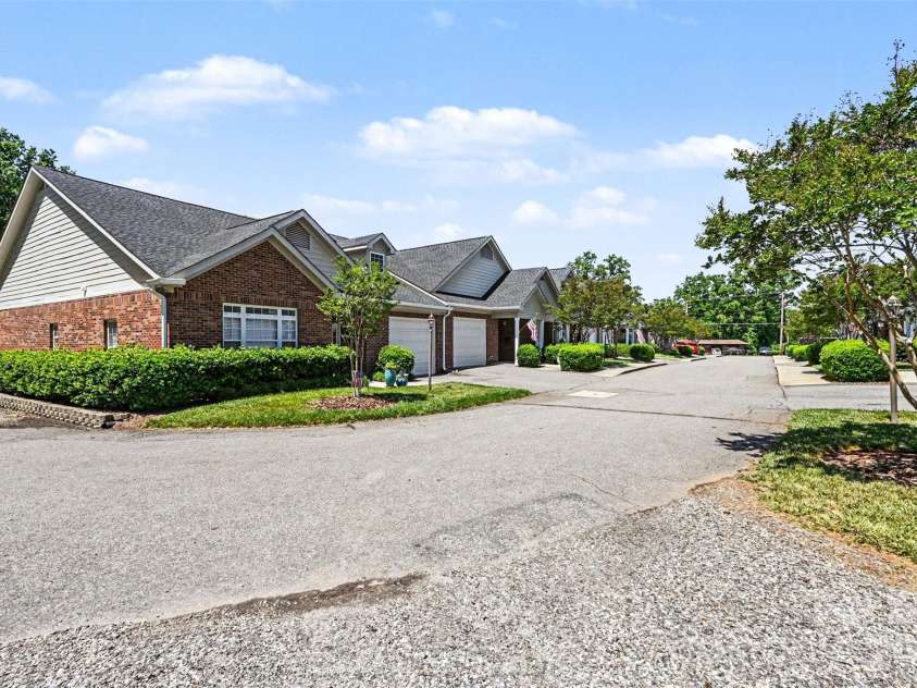 908 Davie Avenue, Statesville, NC 28677.  MLS# CAR4377914, YatesRealty ID 22108. Attracitve Townhome Complex
