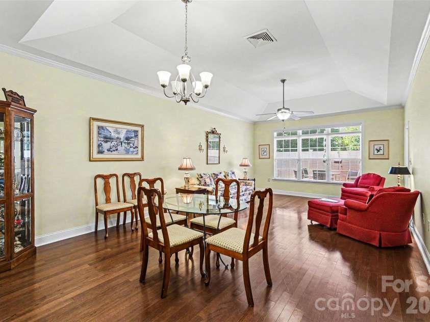 908 Davie Avenue, Statesville, NC 28677.  MLS# CAR4377914, YatesRealty ID 22108. Attractive Dining Area
