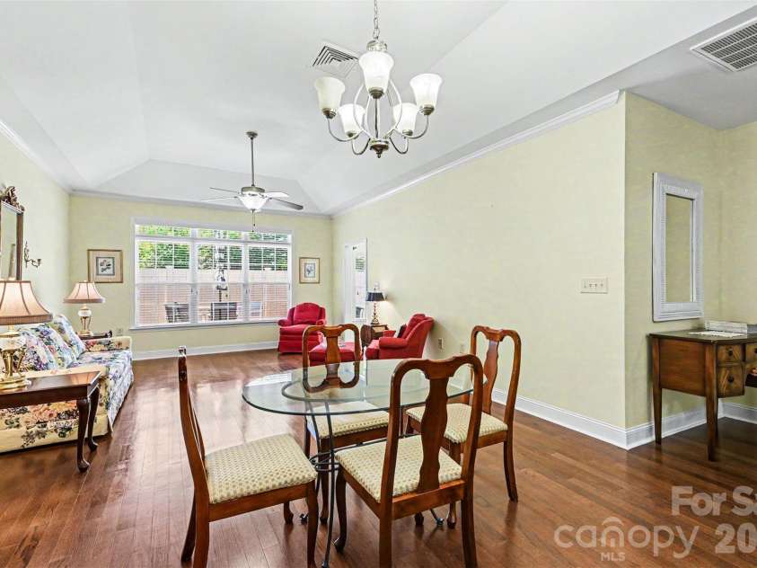 908 Davie Avenue, Statesville, NC 28677.  MLS# CAR4377914, YatesRealty ID 22108. Dining Area