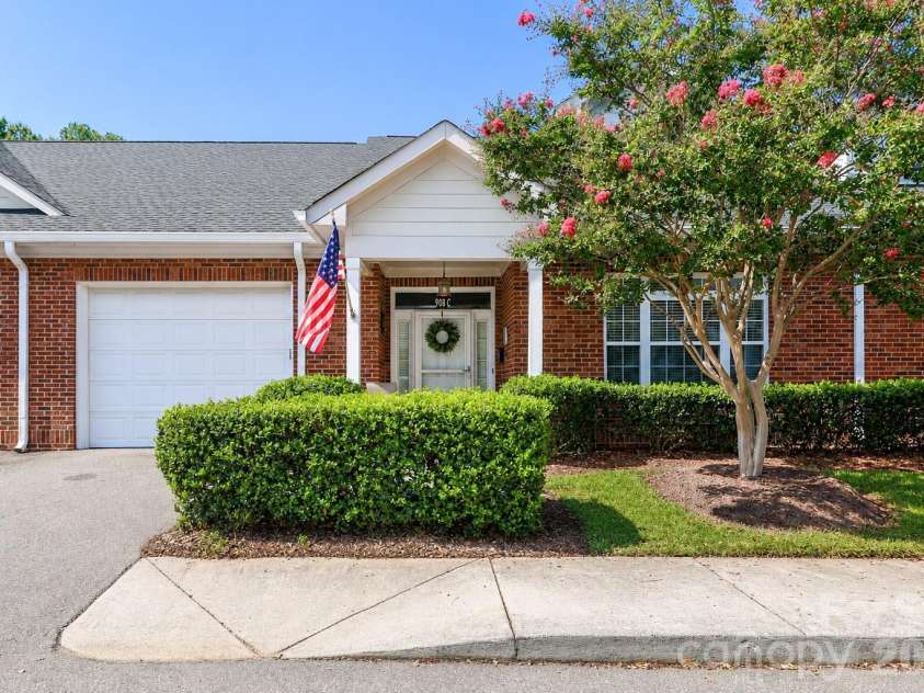 908 Davie Avenue, Statesville, NC 28677.  MLS# CAR4420203, YatesRealty ID 22108. 