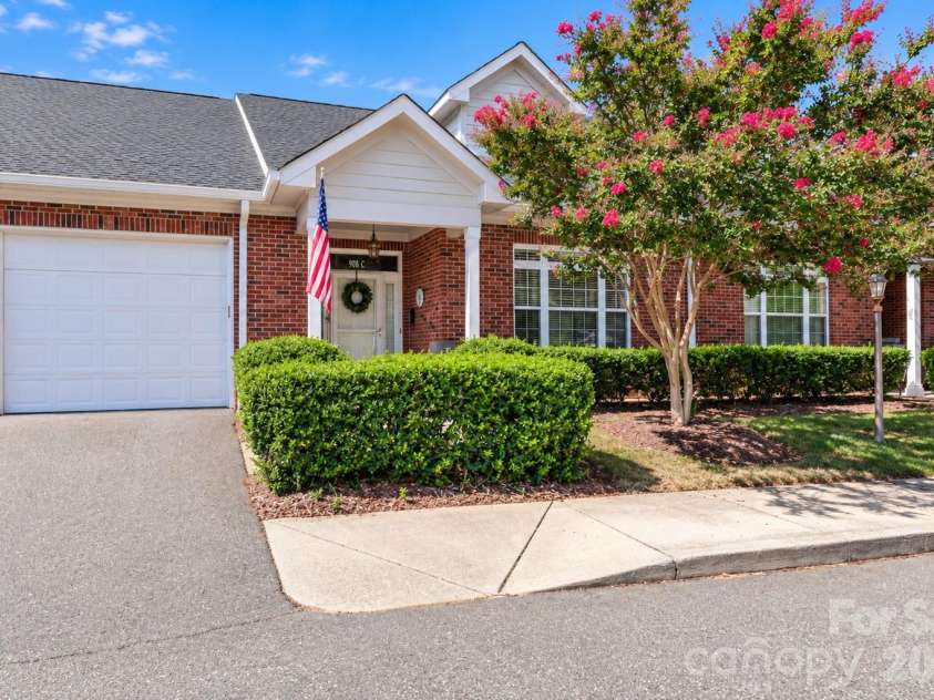 908 Davie Avenue, Statesville, NC 28677.  MLS# CAR4420203, YatesRealty ID 22108. 