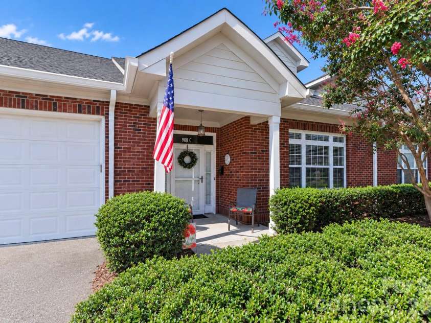 908 Davie Avenue, Statesville, NC 28677.  MLS# CAR4420203, YatesRealty ID 22108. 