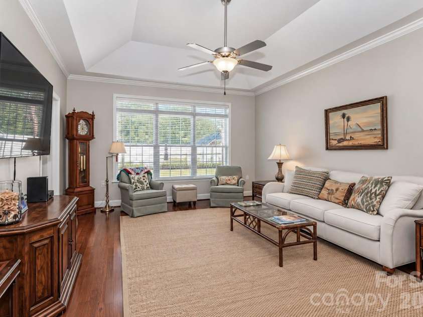 908 Davie Avenue, Statesville, NC 28677.  MLS# CAR4420203, YatesRealty ID 22108. 