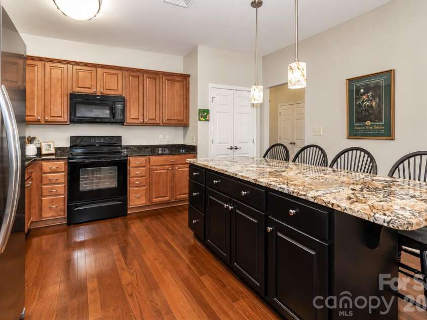 908 Davie Avenue, Statesville, NC 28677.  MLS# CAR4420203, YatesRealty ID 22108. 
