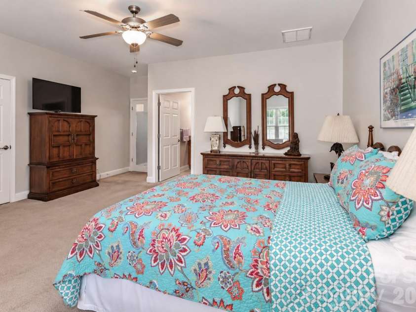 908 Davie Avenue, Statesville, NC 28677.  MLS# CAR4420203, YatesRealty ID 22108. 