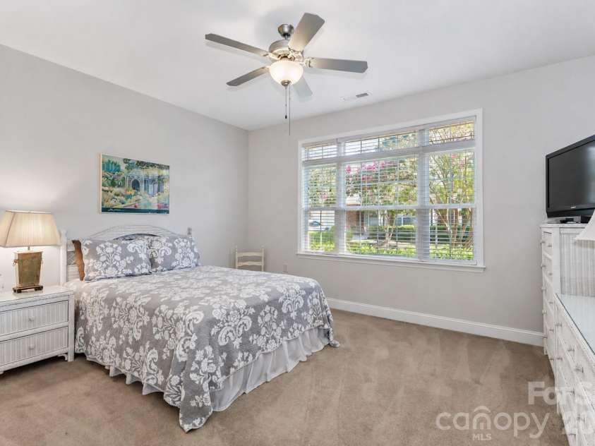 908 Davie Avenue, Statesville, NC 28677.  MLS# CAR4420203, YatesRealty ID 22108. 
