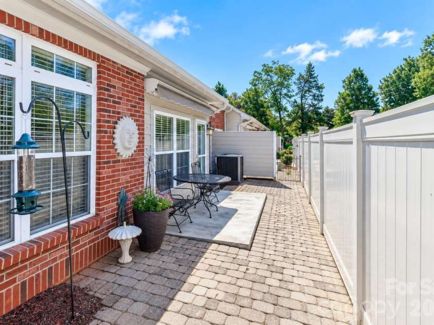 908 Davie Avenue, Statesville, NC 28677.  MLS# CAR4420203, YatesRealty ID 22108. 