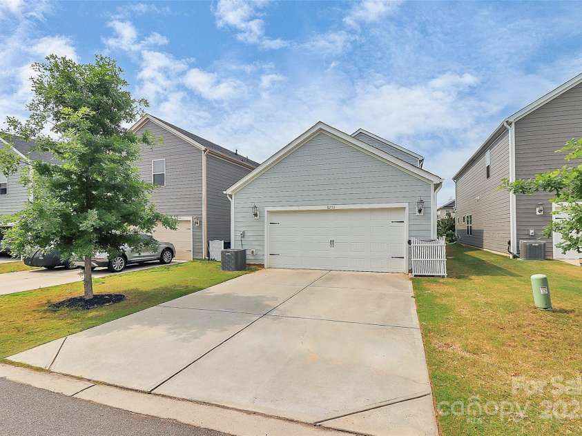 11733 Mesquite Road, Huntersville, NC 28078.  MLS# CAR4268624, YatesRealty ID 22109. 