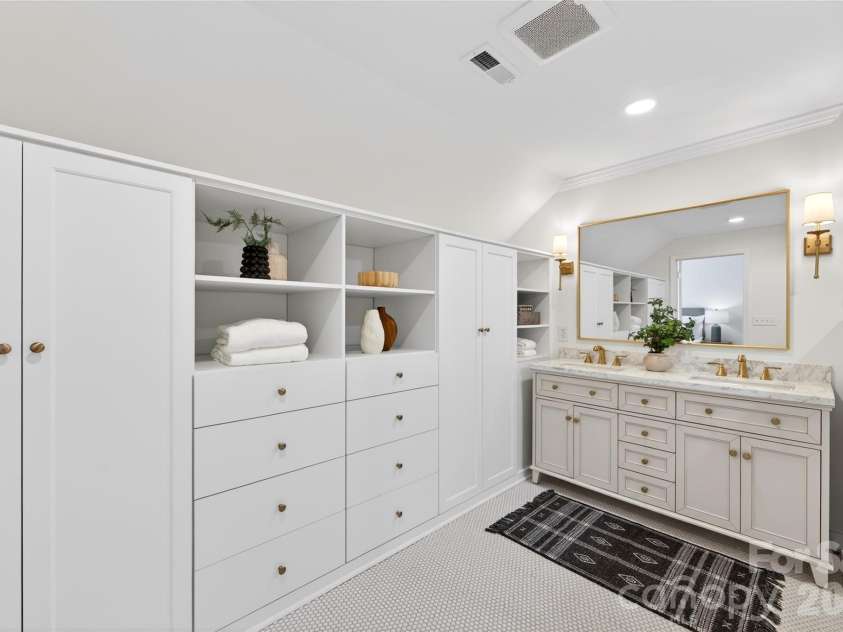 3338 Stocktie Road, Charlotte, NC 28210.  MLS# CAR4379362, YatesRealty ID 22109. 