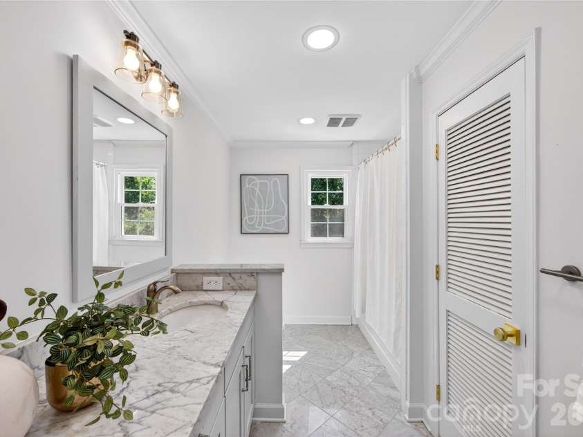 3338 Stocktie Road, Charlotte, NC 28210.  MLS# CAR4379362, YatesRealty ID 22109. 