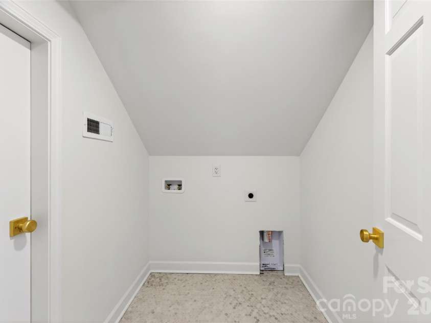 3338 Stocktie Road, Charlotte, NC 28210.  MLS# CAR4379362, YatesRealty ID 22109. 