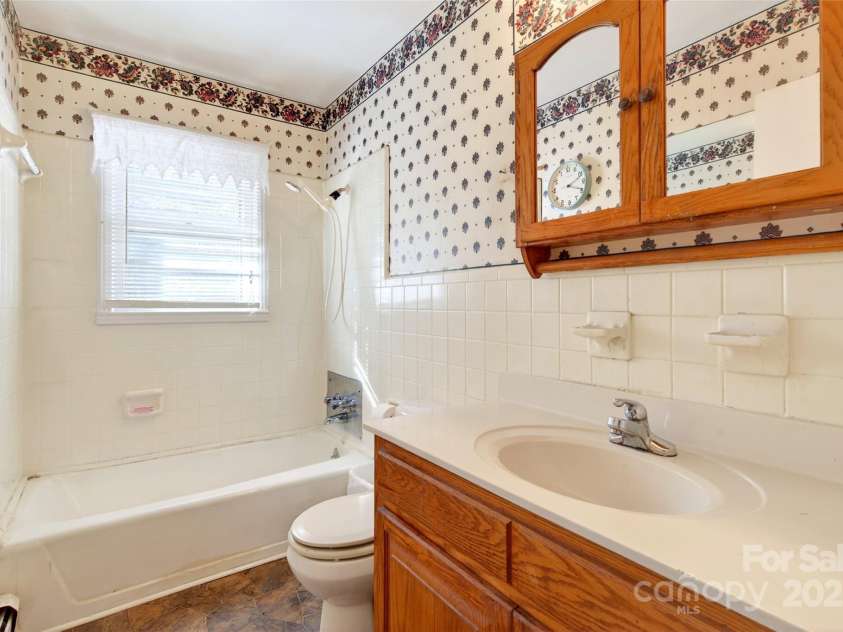 106 Chapel Street, Spruce Pine, NC 28777.  MLS# CAR4248002, YatesRealty ID 2211. 