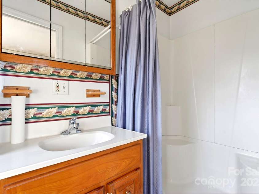 106 Chapel Street, Spruce Pine, NC 28777.  MLS# CAR4248002, YatesRealty ID 2211. 