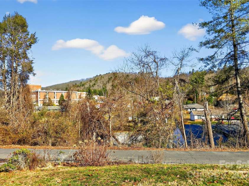 106 Chapel Street, Spruce Pine, NC 28777.  MLS# CAR4248002, YatesRealty ID 2211. 