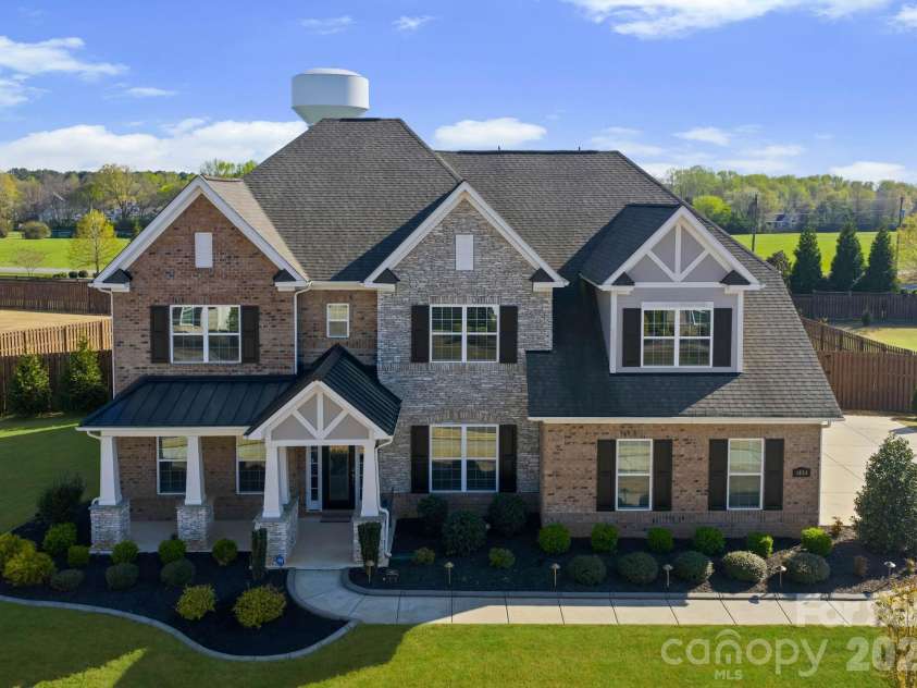 1053 Harlow's Crossing Drive, Matthews, NC 28104.  MLS# CAR4353232, YatesRealty ID 22111. 