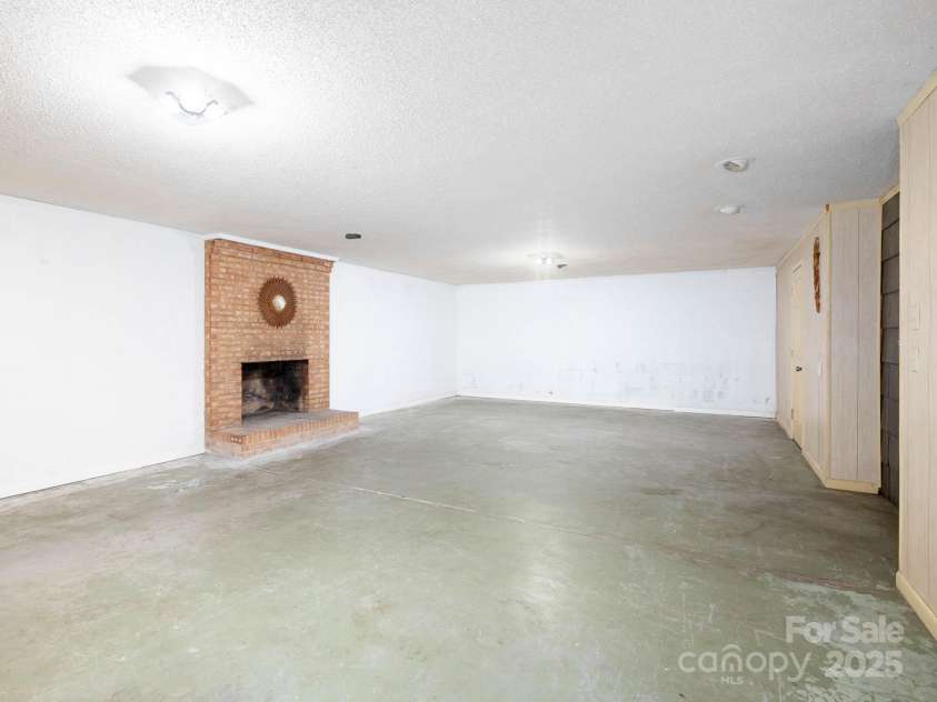 5109 Goldcrest Drive, Indian Trail, NC 28079.  MLS# CAR4265606, YatesRealty ID 22113. 