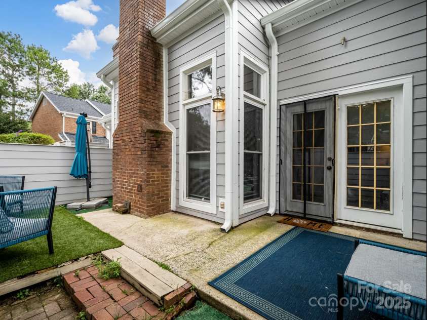 9121 Kings Canyon Drive, Charlotte, NC 28210.  MLS# CAR4264928, YatesRealty ID 22114. 