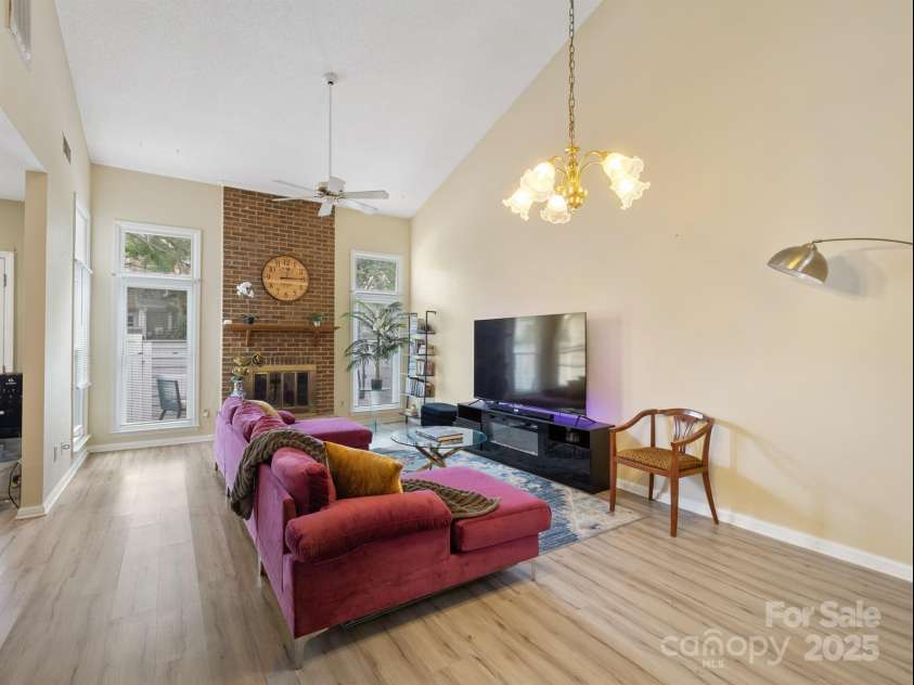 9121 Kings Canyon Drive, Charlotte, NC 28210.  MLS# CAR4264928, YatesRealty ID 22114. Actual great room