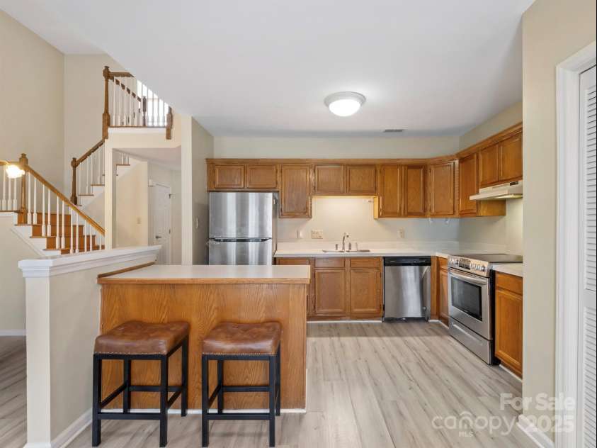 9121 Kings Canyon Drive, Charlotte, NC 28210.  MLS# CAR4264928, YatesRealty ID 22114. Kitchen