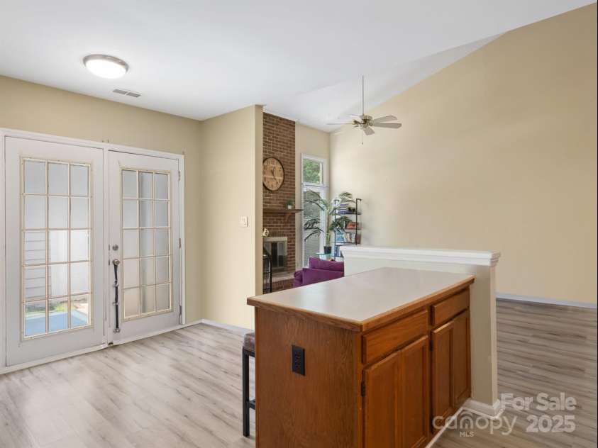 9121 Kings Canyon Drive, Charlotte, NC 28210.  MLS# CAR4264928, YatesRealty ID 22114. Kitchen/french doors