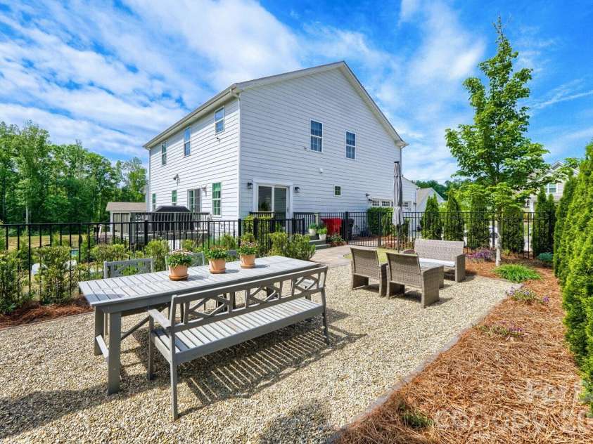 11126 Sound Road, Davidson, NC 28036.  MLS# CAR4379967, YatesRealty ID 22115. 