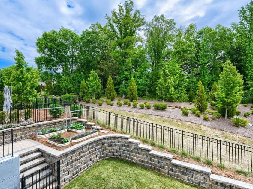 11126 Sound Road, Davidson, NC 28036.  MLS# CAR4379967, YatesRealty ID 22115. 
