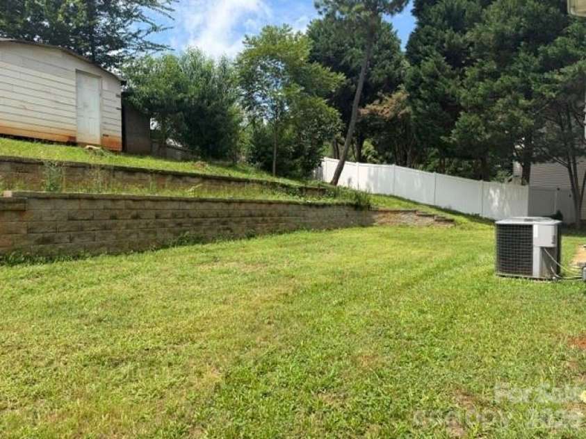 1141 Cureton Place, Charlotte, NC 28217.  MLS# CAR4381082, YatesRealty ID 22116. 