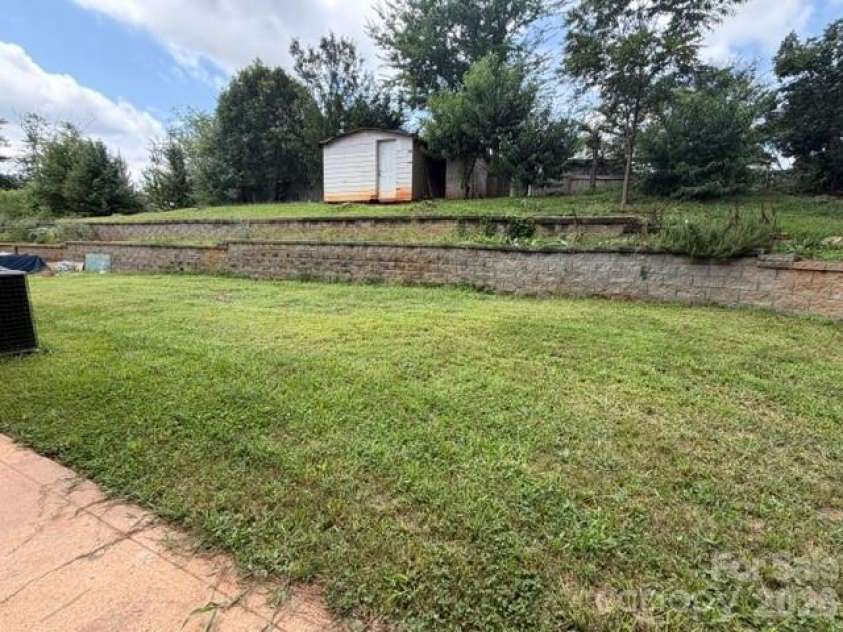 1141 Cureton Place, Charlotte, NC 28217.  MLS# CAR4381082, YatesRealty ID 22116. 