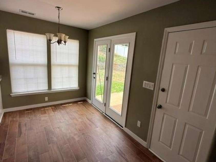 1141 Cureton Place, Charlotte, NC 28217.  MLS# CAR4381082, YatesRealty ID 22116. Eating kitchen