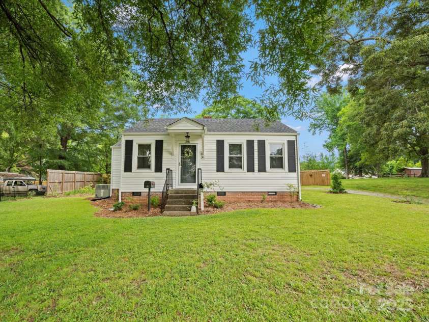 206 Charlotte Street, York, SC 29745.  MLS# CAR4268204, YatesRealty ID 22117. 