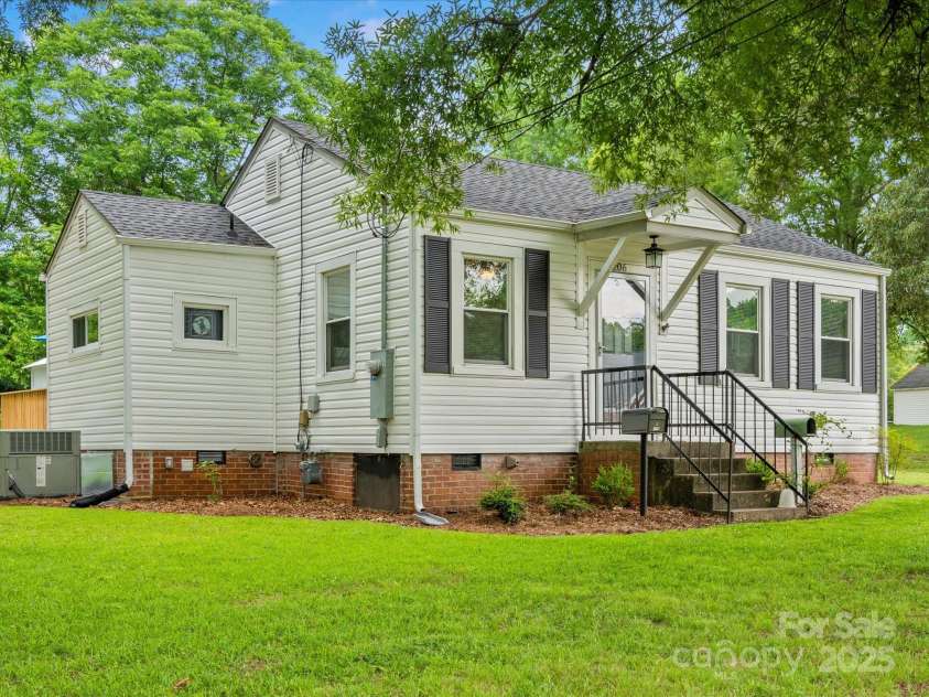 206 Charlotte Street, York, SC 29745.  MLS# CAR4268204, YatesRealty ID 22117. 