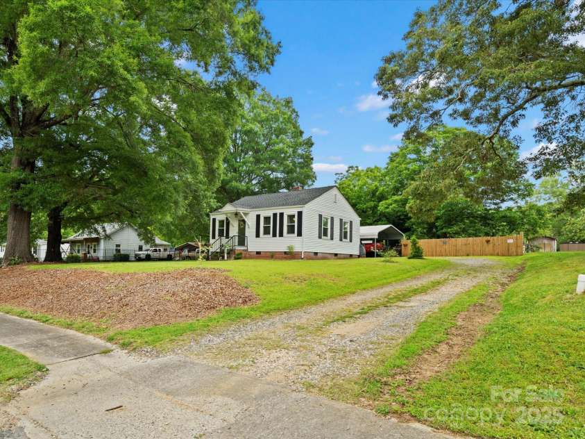 206 Charlotte Street, York, SC 29745.  MLS# CAR4268204, YatesRealty ID 22117. 