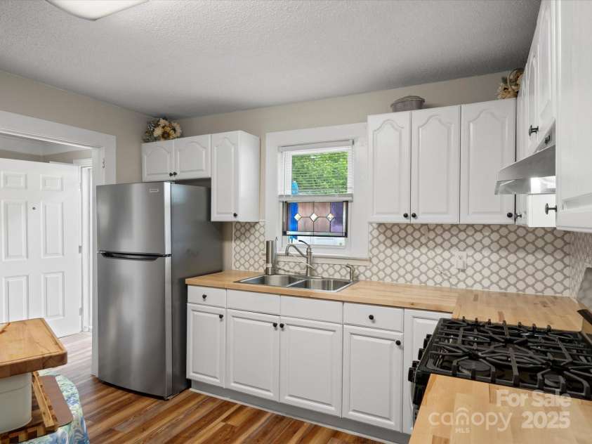 206 Charlotte Street, York, SC 29745.  MLS# CAR4268204, YatesRealty ID 22117. 