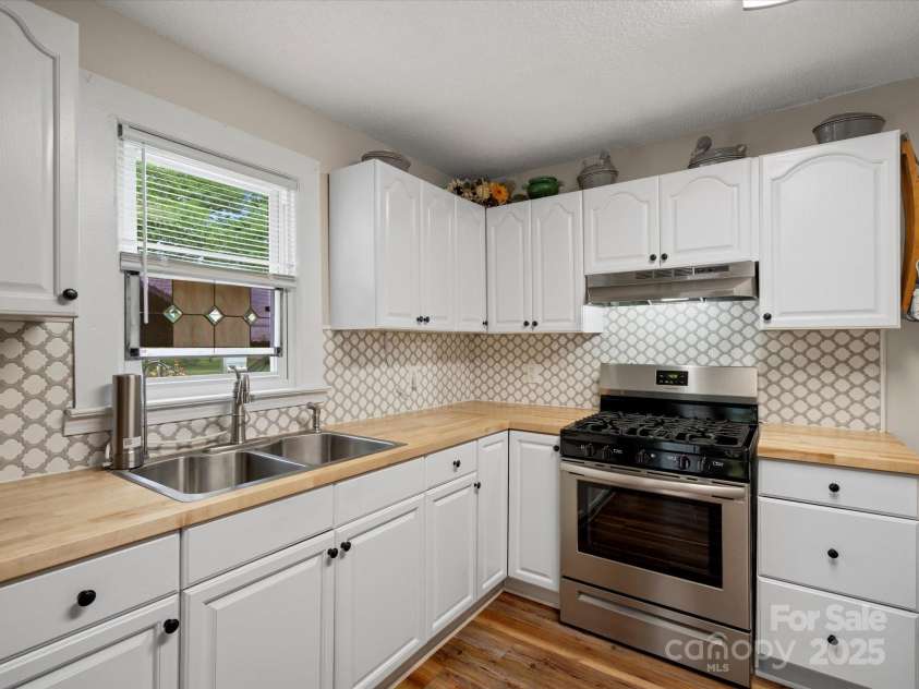 206 Charlotte Street, York, SC 29745.  MLS# CAR4268204, YatesRealty ID 22117. 