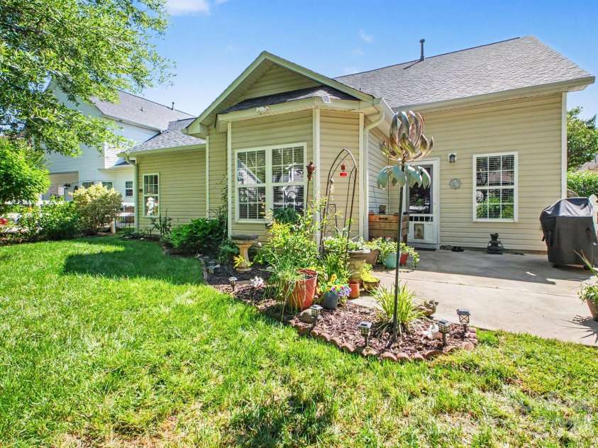 19531 Denae Lynn Drive, Cornelius, NC 28031.  MLS# CAR4375582, YatesRealty ID 22118. 